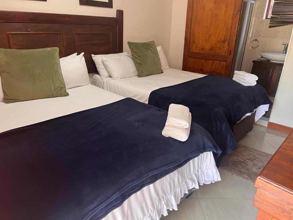 Travetel Or Tambo Airport Hotel Кемптън Парк Екстериор снимка